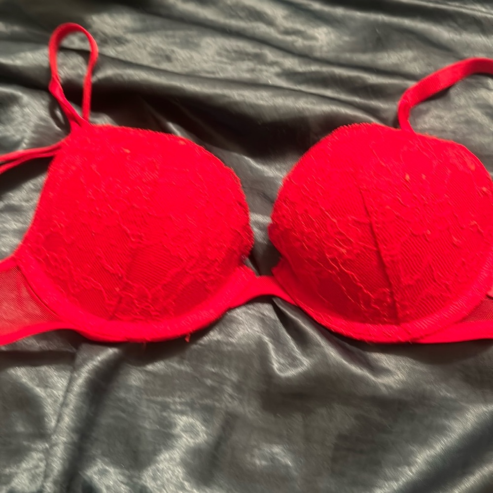 red lacey victoria secret bra, red victoria secret bra, lace victoria secret bra
